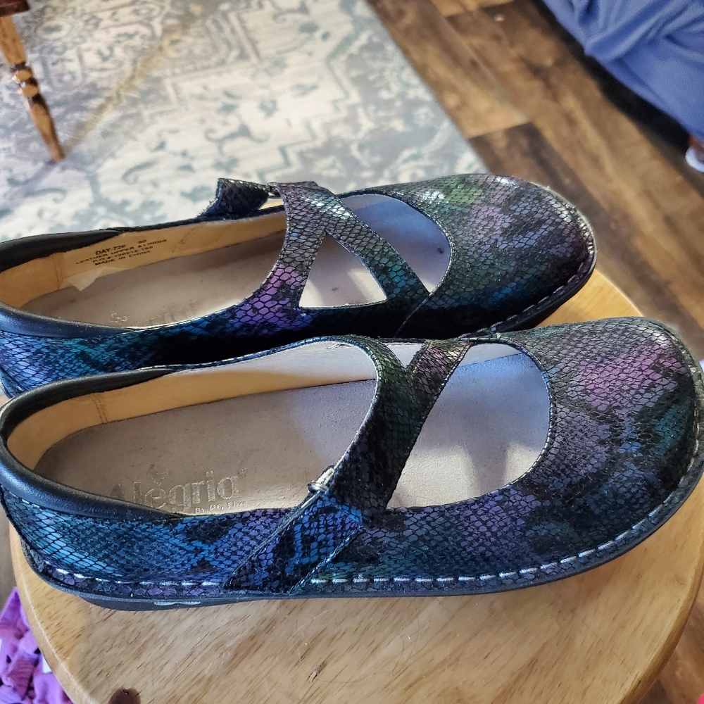 EUC multi color snakeskin Alegria Dayna nurse clog